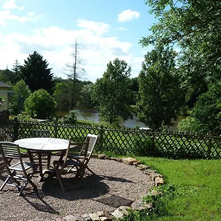 Le Logis De L'etang De L'aune Nyaraló